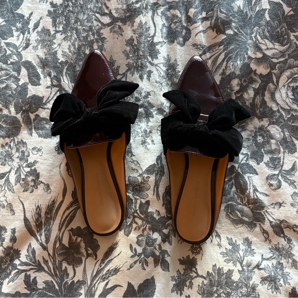 Banana Republic Burgundy Women's Mules with Black Velvet Bow